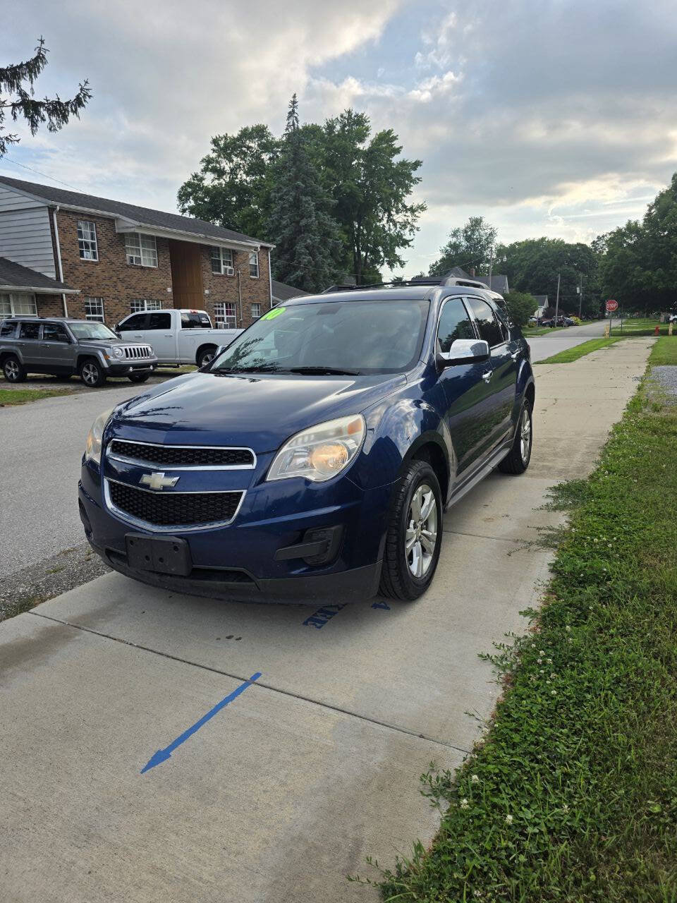 Used 2010 Chevrolet Equinox LT w/ Vehicle Interface Package AWD/4WD image 3