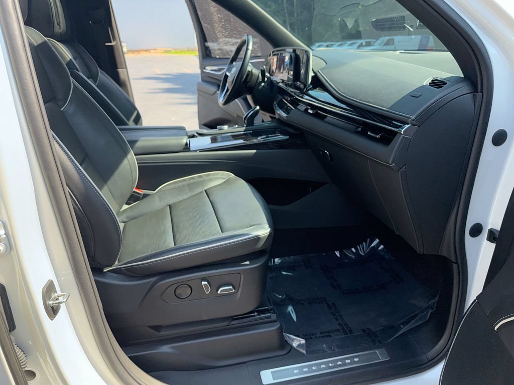 Used 2023 Cadillac Escalade ESV Sport w/ Touring Package RWD image 31