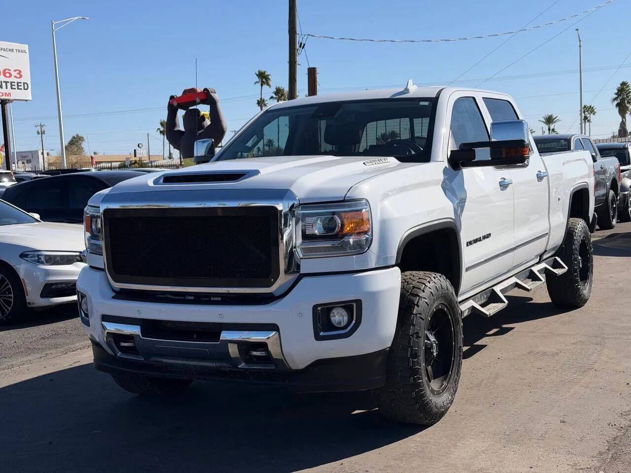 Used 2019 GMC Sierra 2500 Denali w/ Duramax Plus Package AWD/4WD image 1