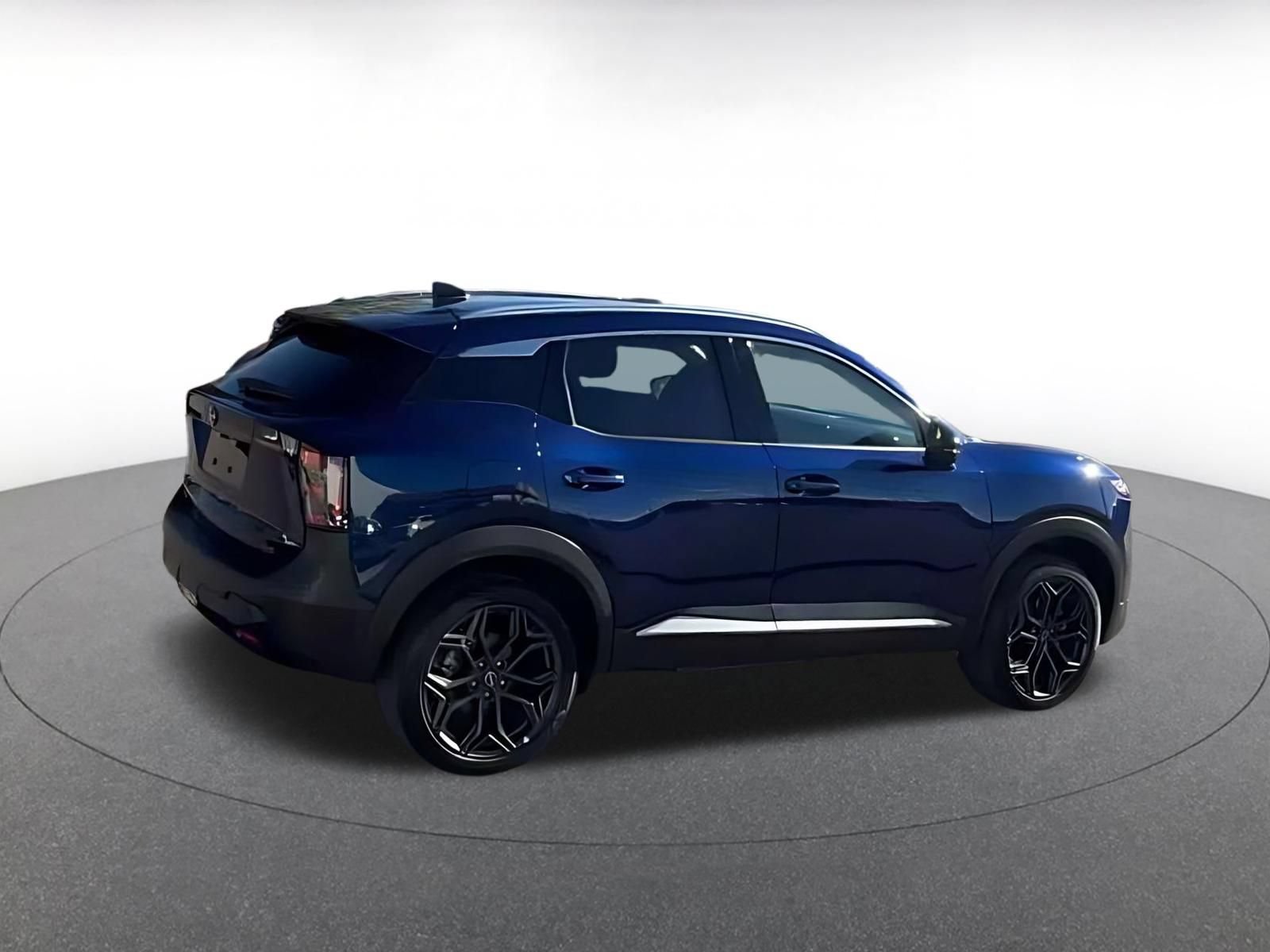Used 2026 Nissan Kicks SR FWD image 12