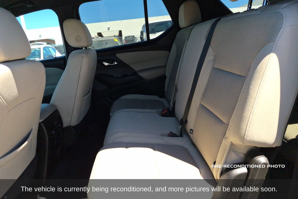 Used 2022 Chevrolet Traverse LS FWD image 12