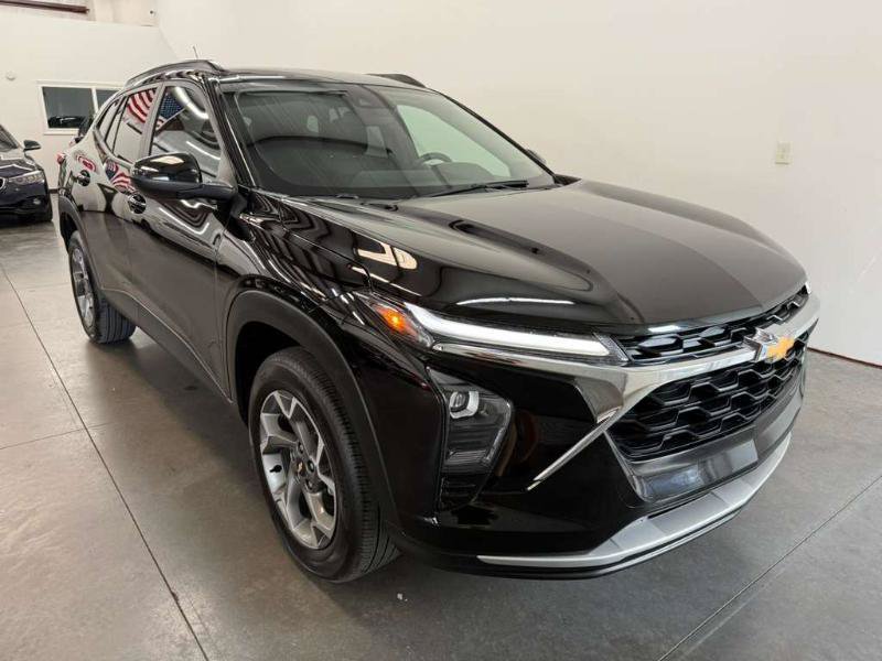 Used 2025 Chevrolet Trax LT w/ LT Convenience Package FWD image 9