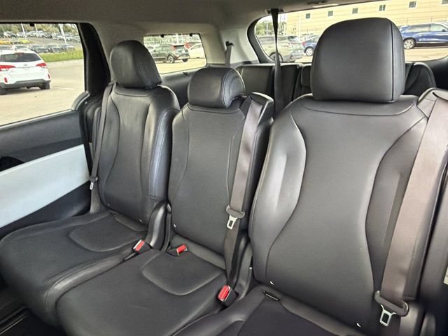 Used 2023 Kia Carnival EX FWD image 32