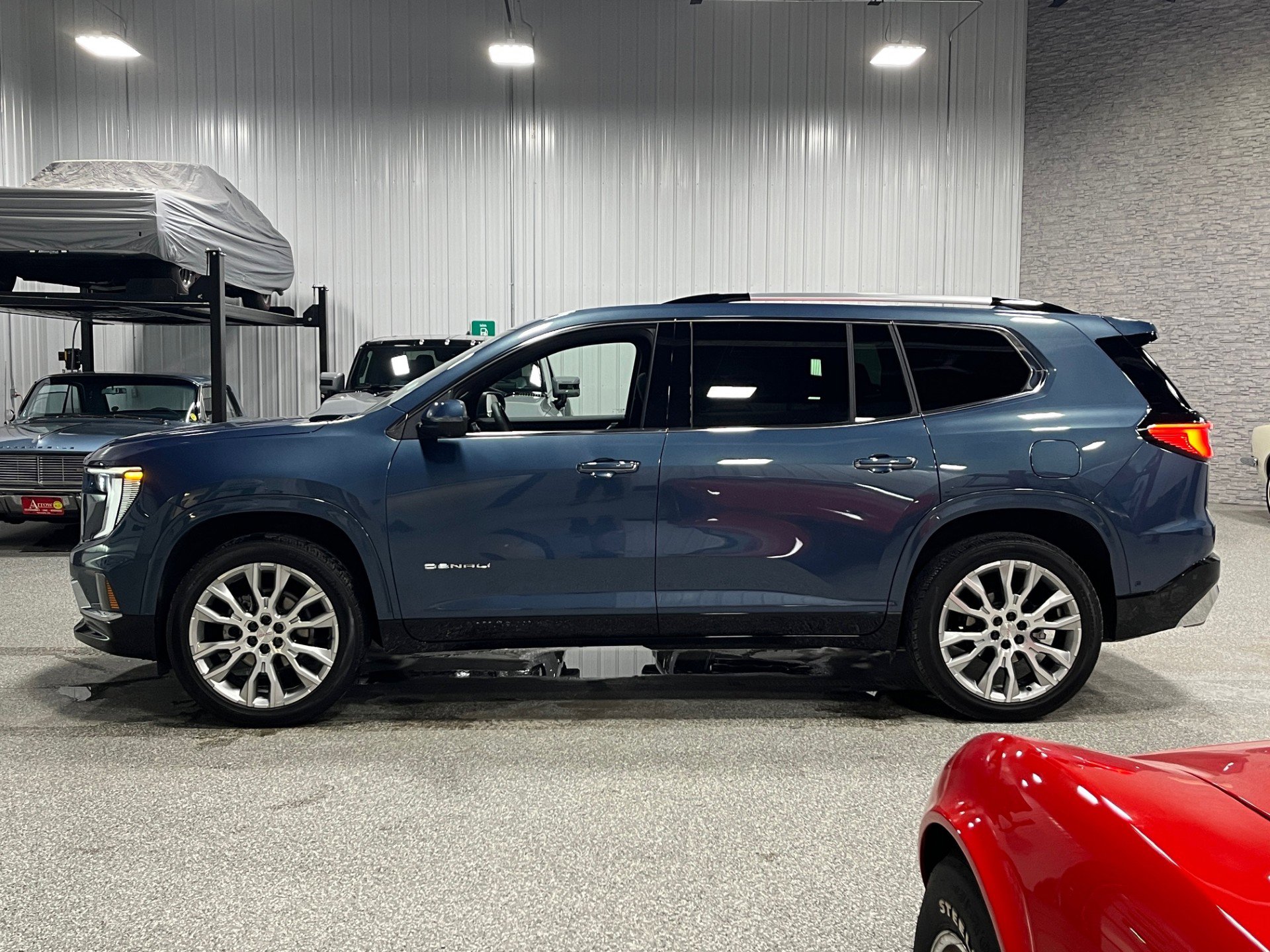 Certified 2025 GMC Acadia Denali w/ Super Cruise Package image 2