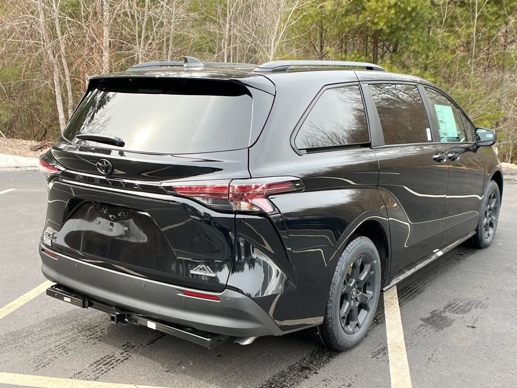 New 2026 Toyota Sienna XLE Woodland Edition image 5
