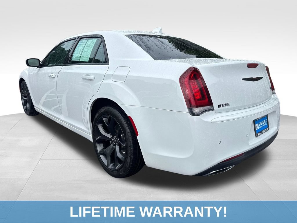 Used 2023 Chrysler 300 S RWD image 4