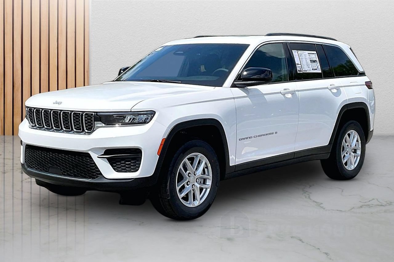 New 2026 Jeep Grand Cherokee Laredo X RWD image 4
