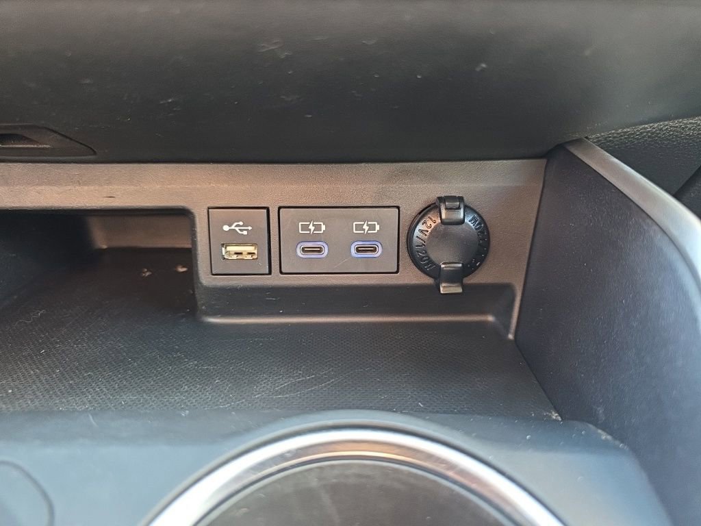 Used 2022 Toyota Highlander XLE image 32