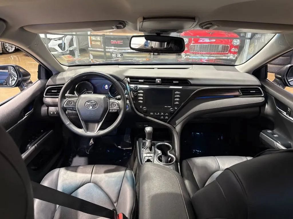 Used 2020 Toyota Camry XLE FWD image 14