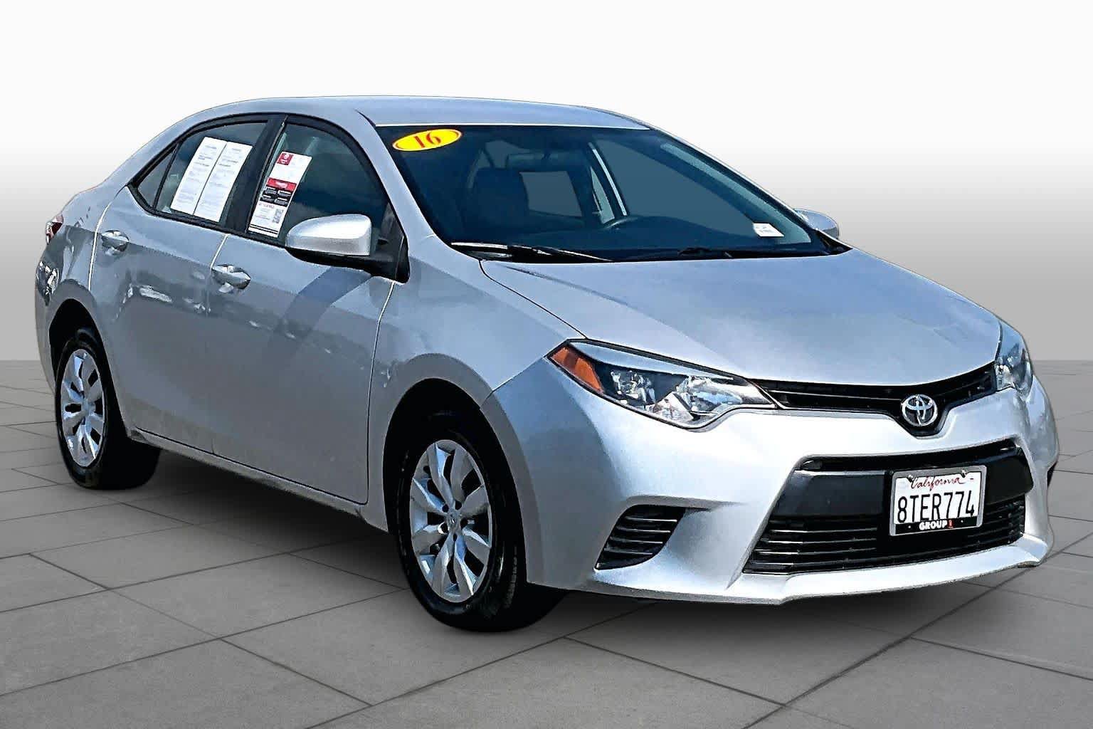 Used 2016 Toyota Corolla LE FWD image 2