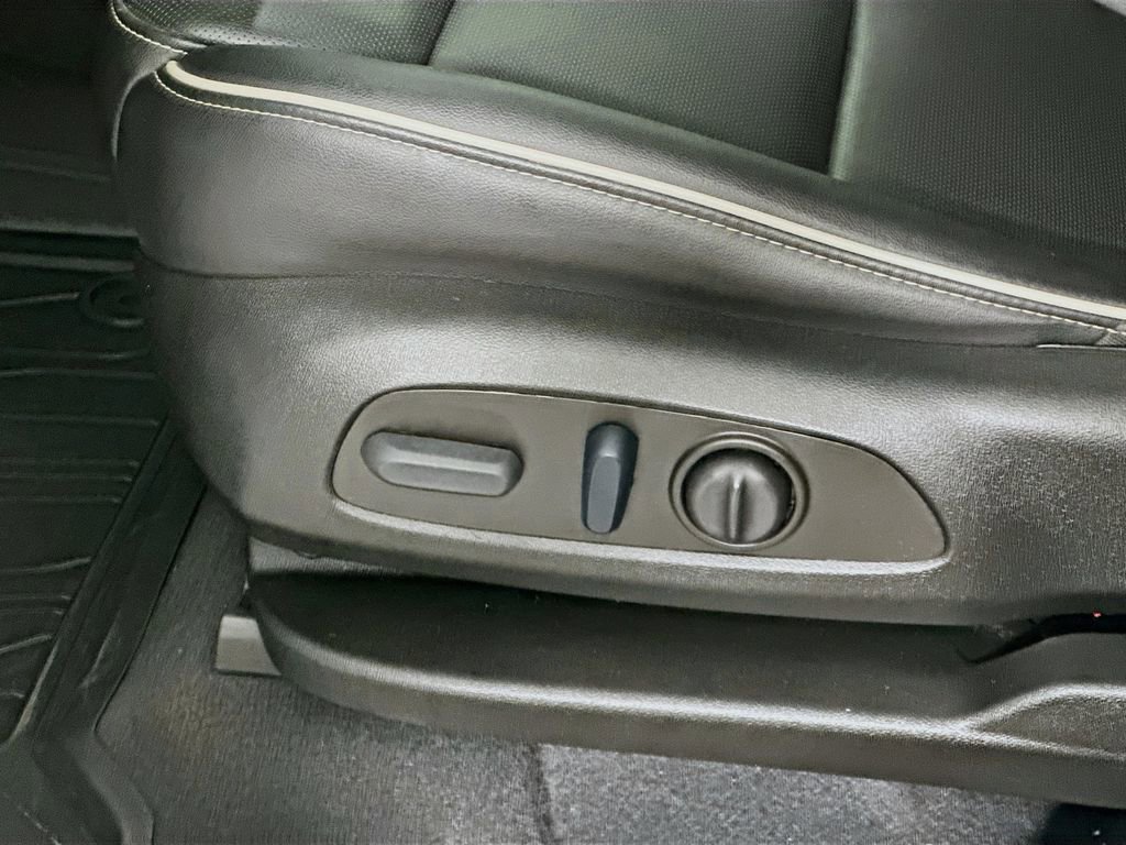 Used 2023 Chevrolet Traverse Premier image 22