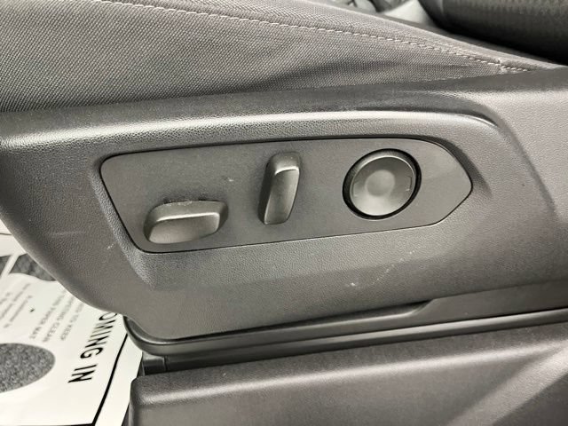 Used 2025 Chevrolet Silverado 1500 LT RWD image 35