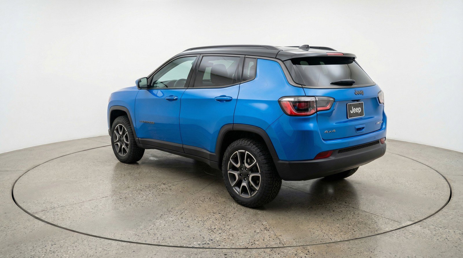 Used 2025 Jeep Compass Trailhawk image 6
