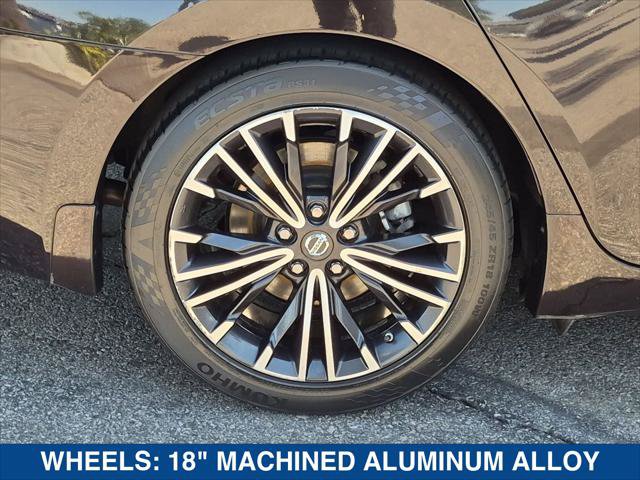 Used 2017 Nissan Maxima Platinum w/ Medallion Package FWD image 9