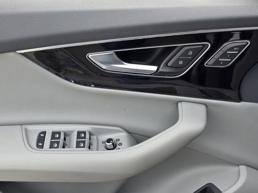 Used 2019 Audi Q7 3.0T Premium Plus w/ Premium Plus Package image 12