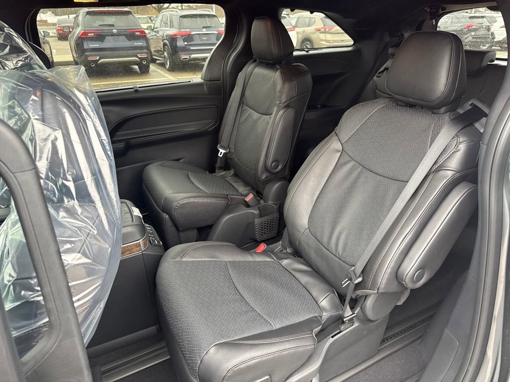 New 2026 Toyota Sienna Platinum image 32