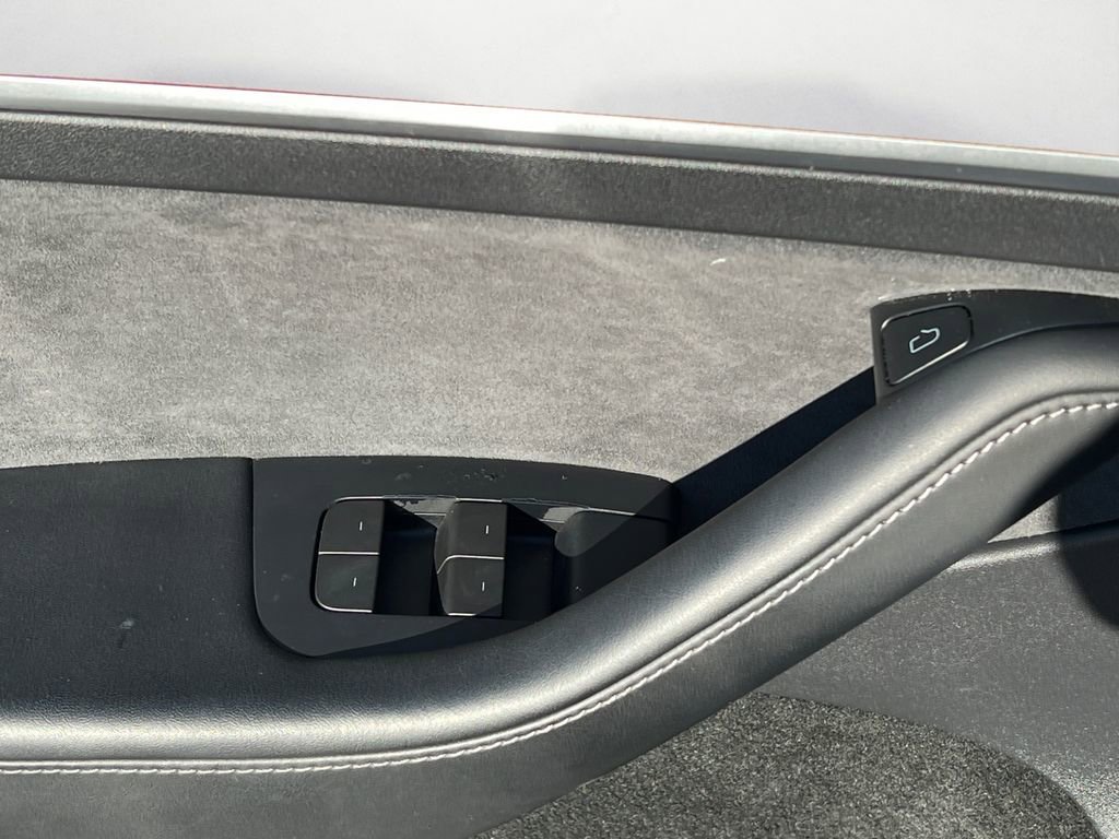 Used 2023 Tesla Model Y Long Range image 13