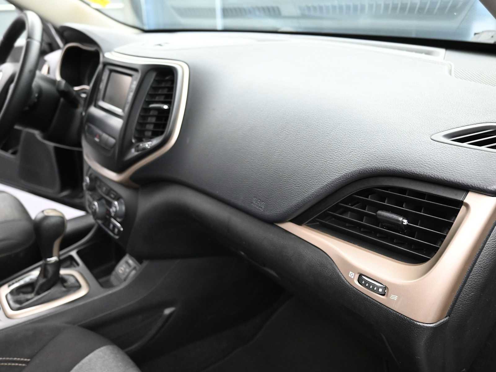 Used 2014 Jeep Cherokee Latitude image 12