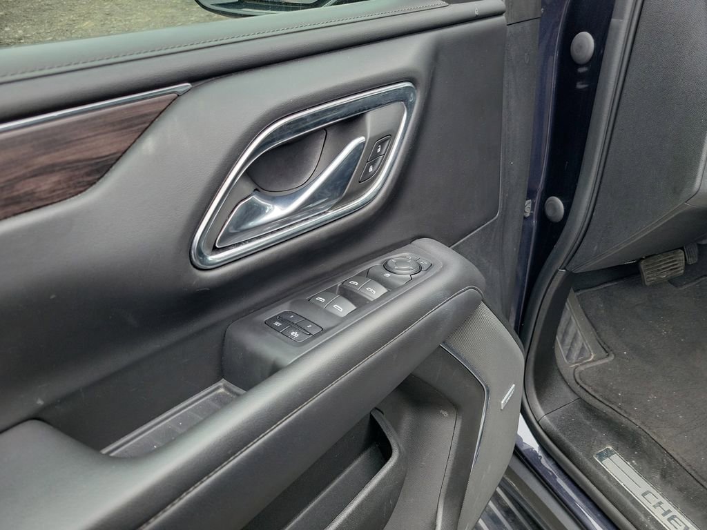 Used 2023 Chevrolet Suburban LT RWD image 13