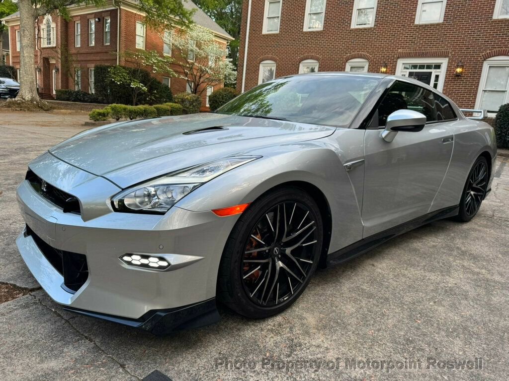 Used 2024 Nissan GT-R Premium w/ Premium Interior Package image 11