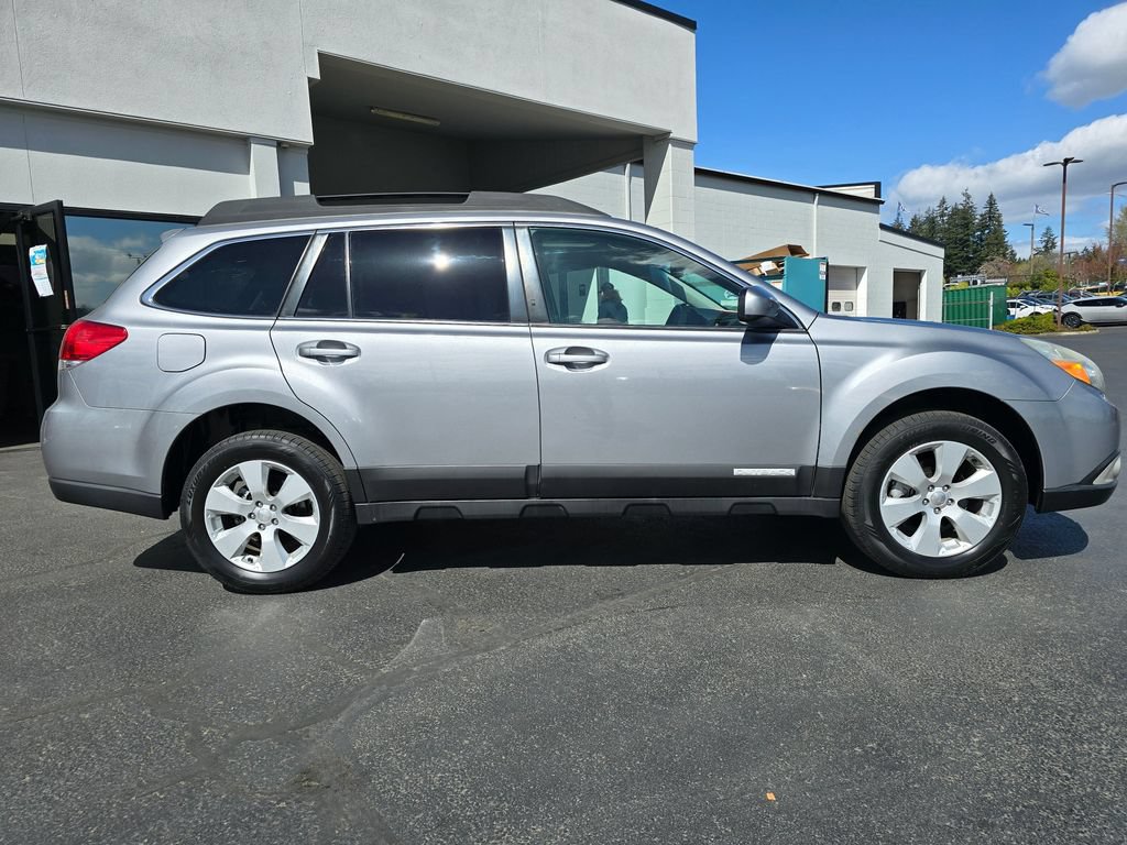 Used 2010 Subaru Outback 2.5i Premium AWD/4WD image 3
