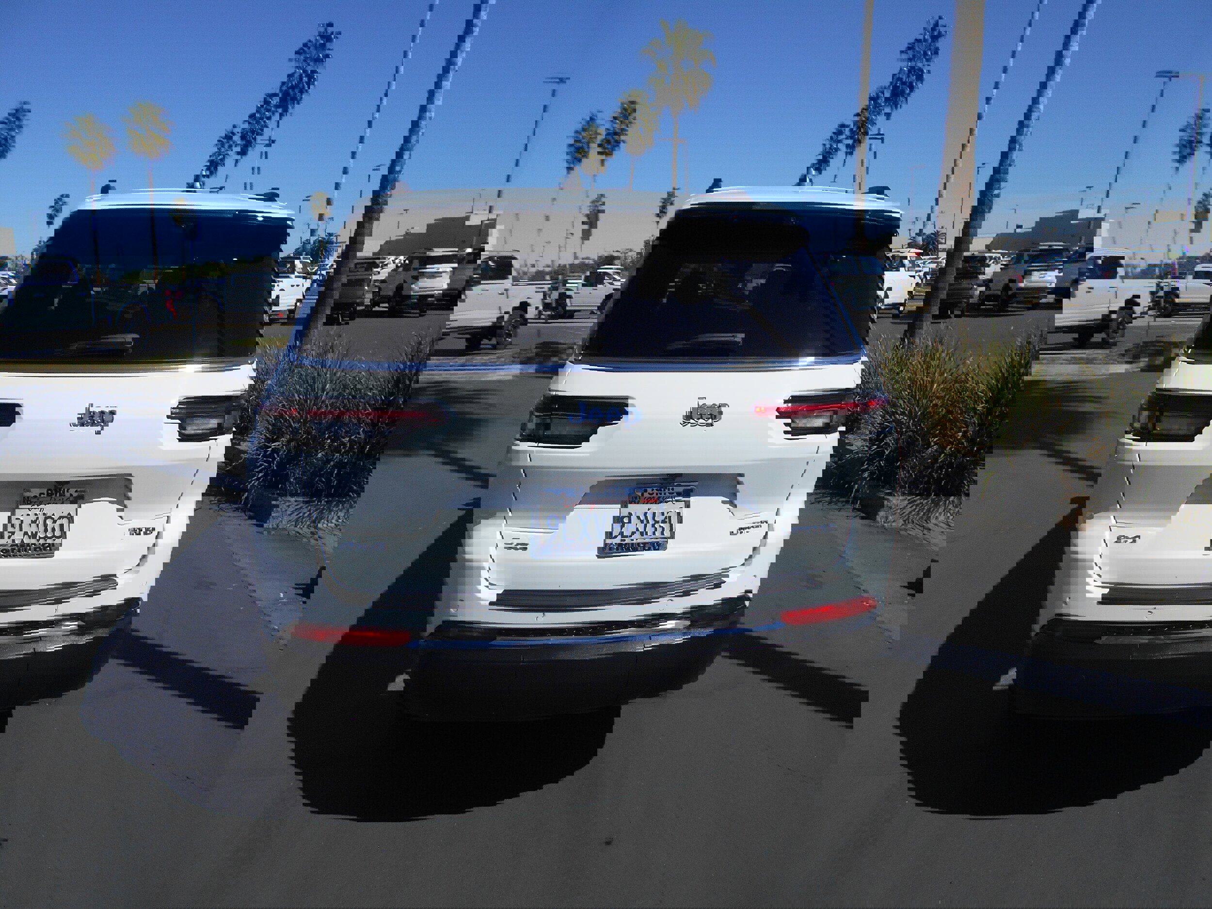 Used 2024 Jeep Grand Cherokee L Limited w/ Luxury Tech Group II image 16