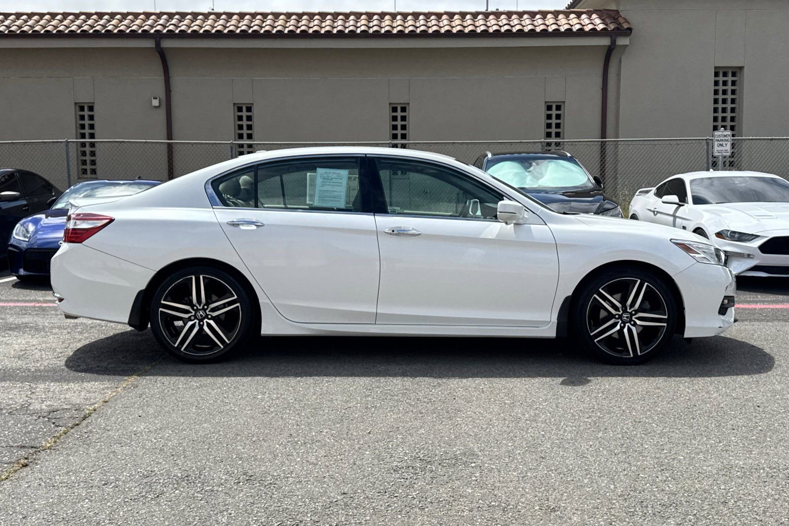 Used 2016 Honda Accord Touring image 3