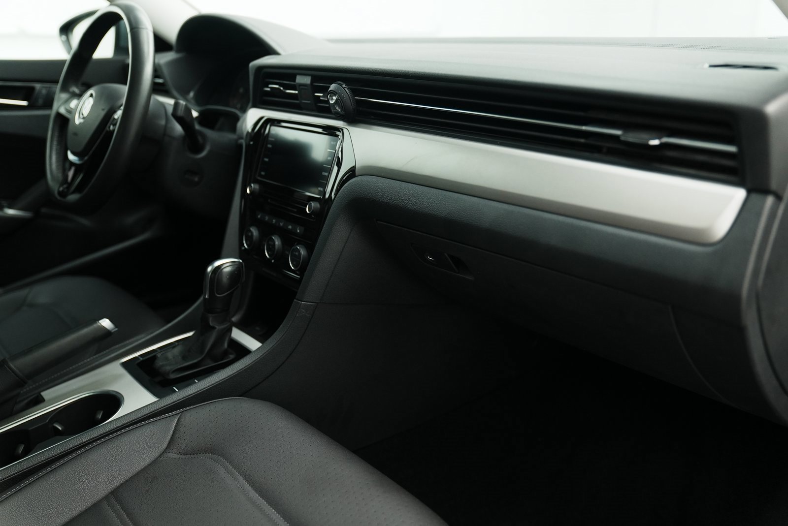 Used 2022 Volkswagen Passat 2.0T SE image 24