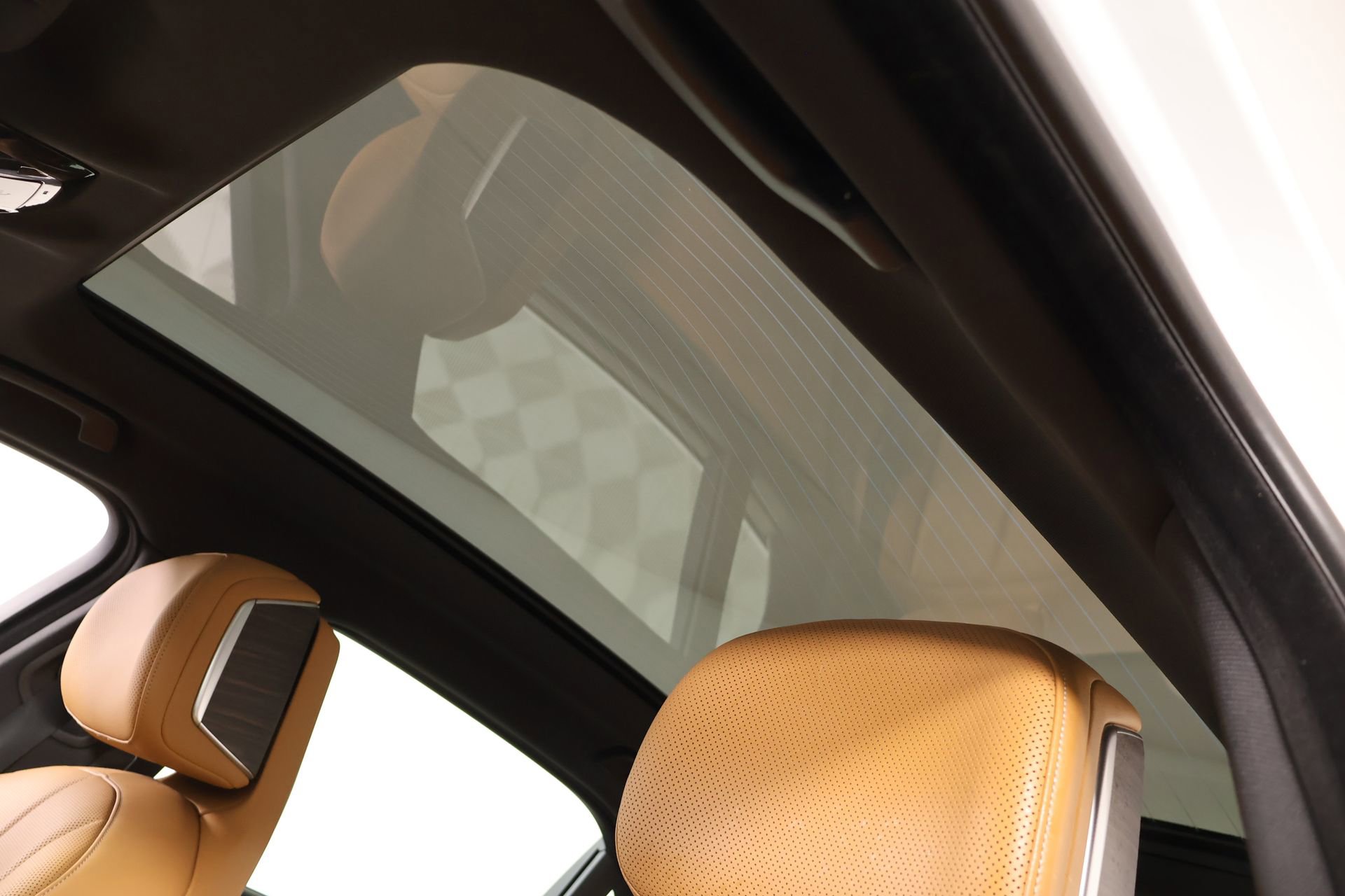 Used 2023 BMW 740i w/ Parking Assistance Package image 16