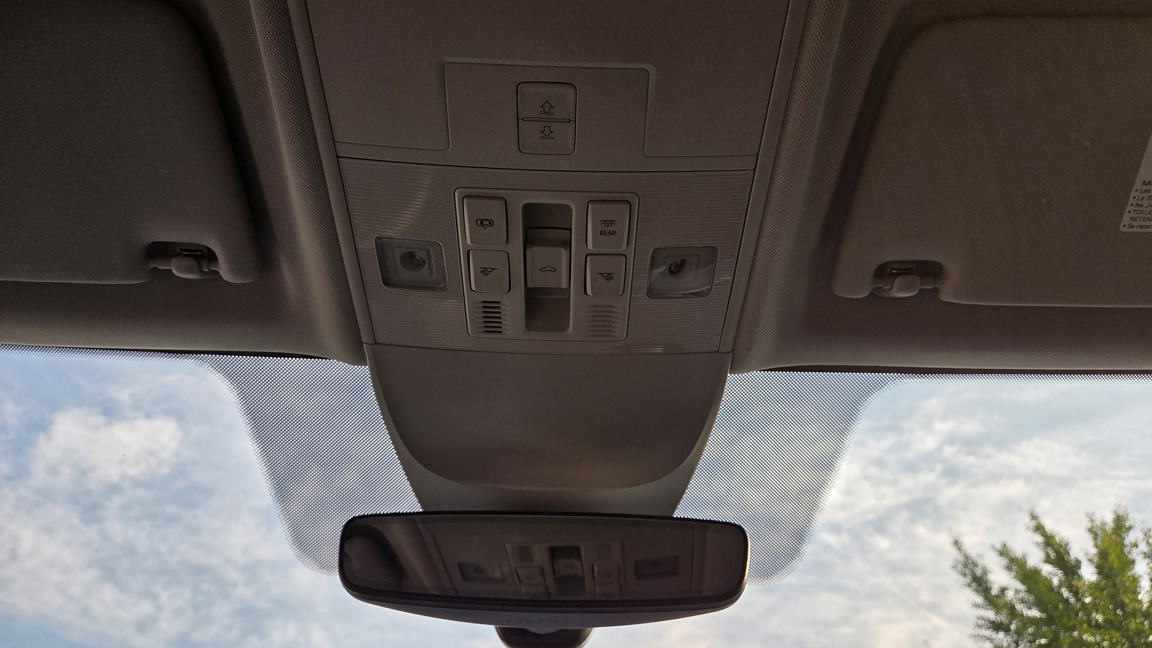 Certified 2025 Volkswagen Taos SE AWD/4WD image 26