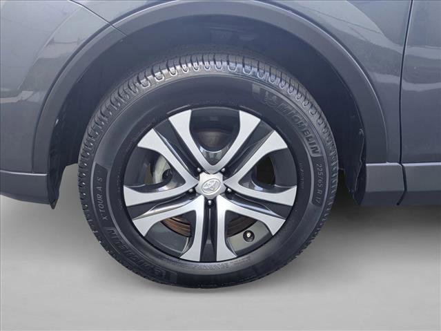 Used 2018 Toyota RAV4 LE image 21