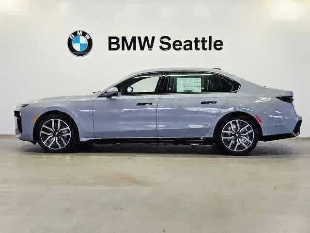 Certified 2025 BMW 750e xDrive w/ Executive Package AWD/4WD image 3