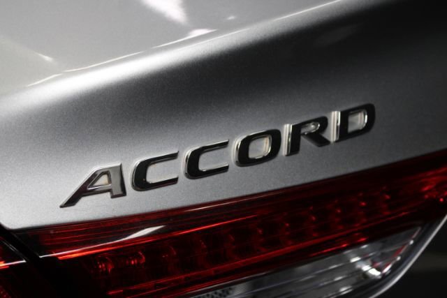 Used 2019 Honda Accord Hybrid image 9