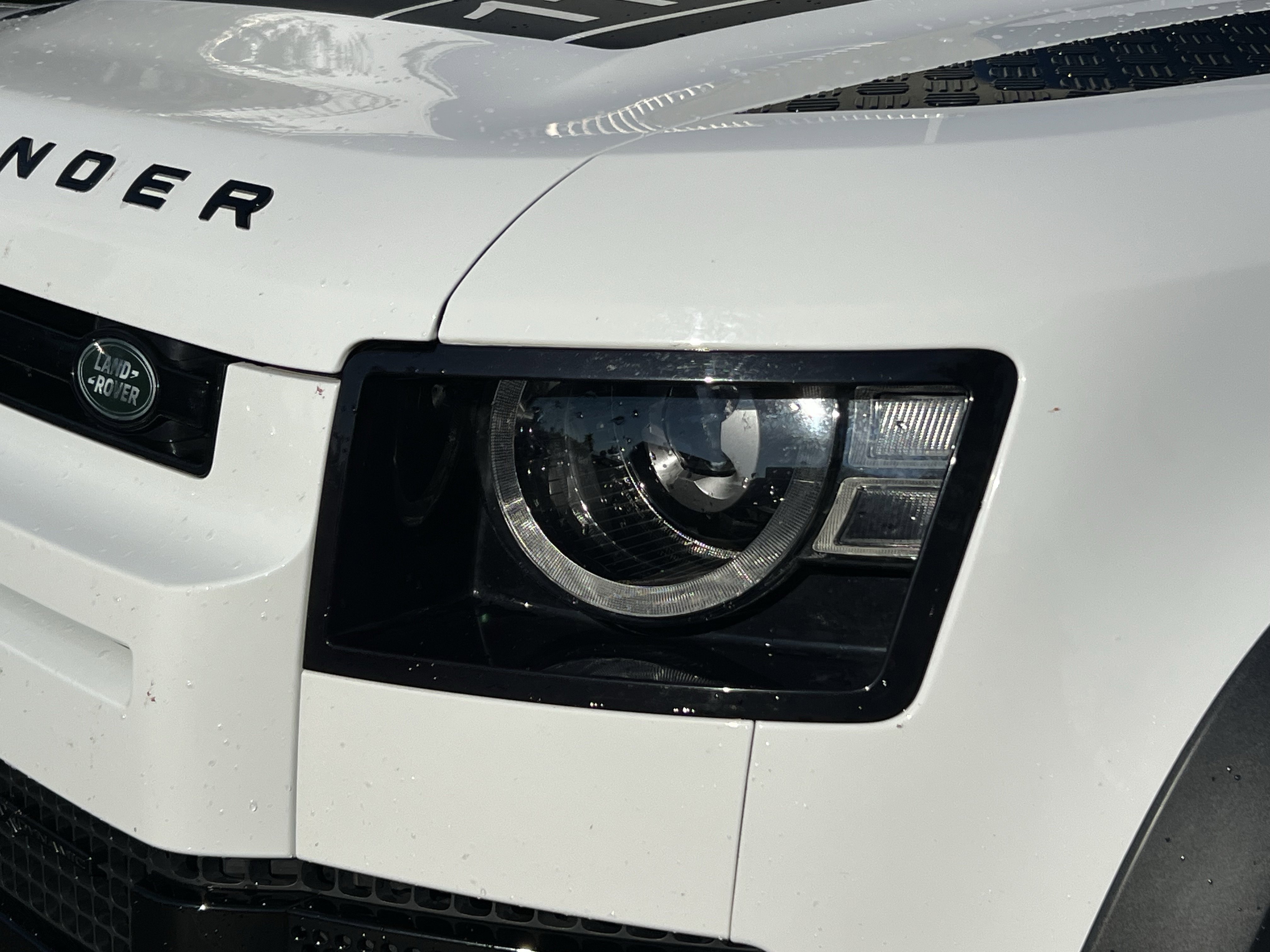 Used 2023 Land Rover Defender 110 X-Dynamic SE image 11