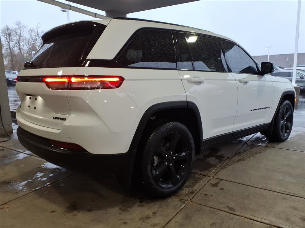 Used 2025 Jeep Grand Cherokee Limited w/ Black Appearance Package image 7