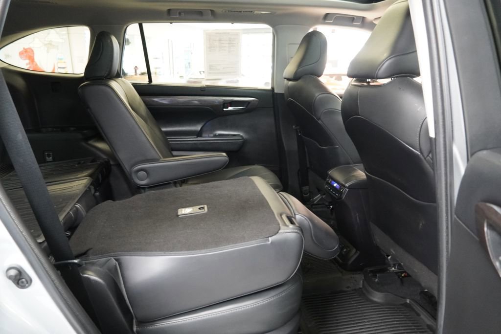 Used 2022 Toyota Highlander Platinum image 33