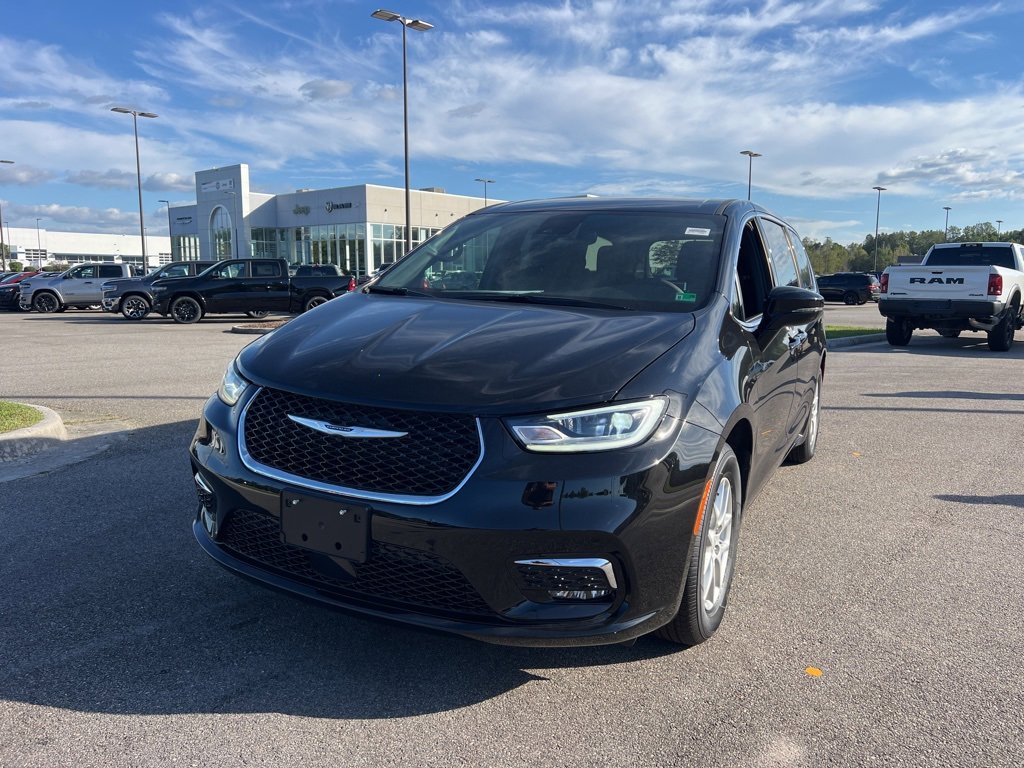 New 2026 Chrysler Pacifica Select