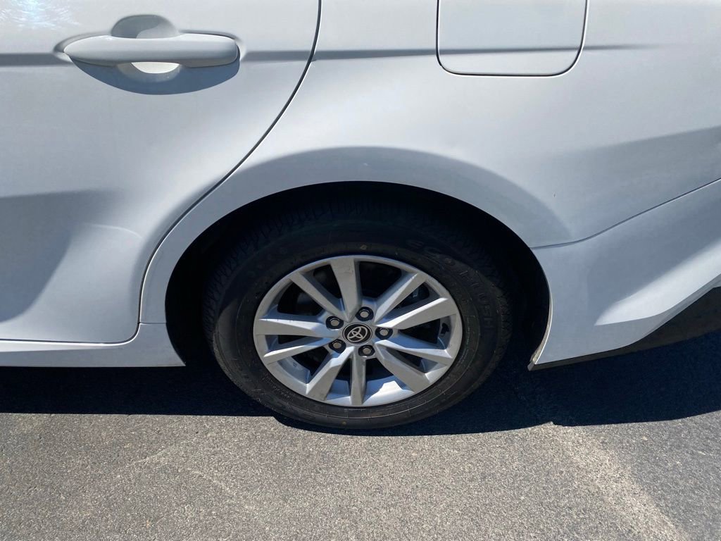 Used 2025 Toyota Camry LE image 31