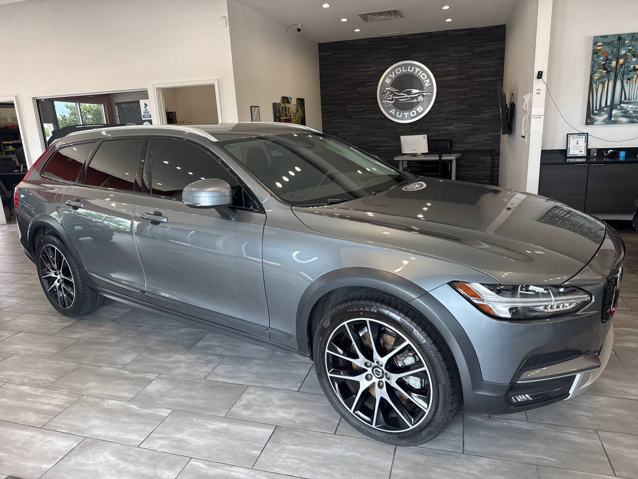 Used 2020 Volvo V90 T6 Cross Country AWD/4WD image 4