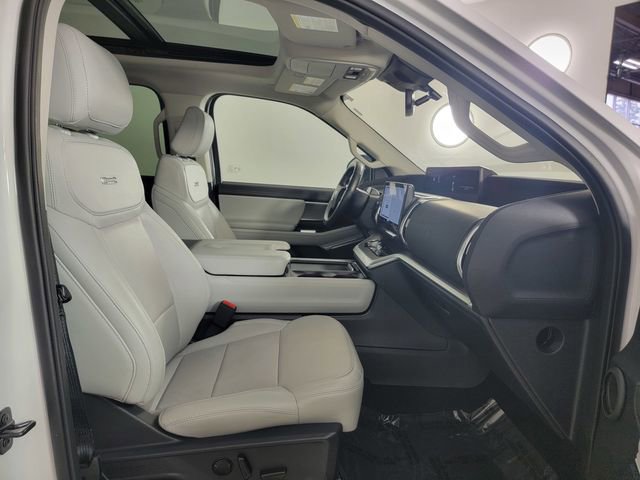Used 2025 Ford Expedition Platinum AWD/4WD image 18
