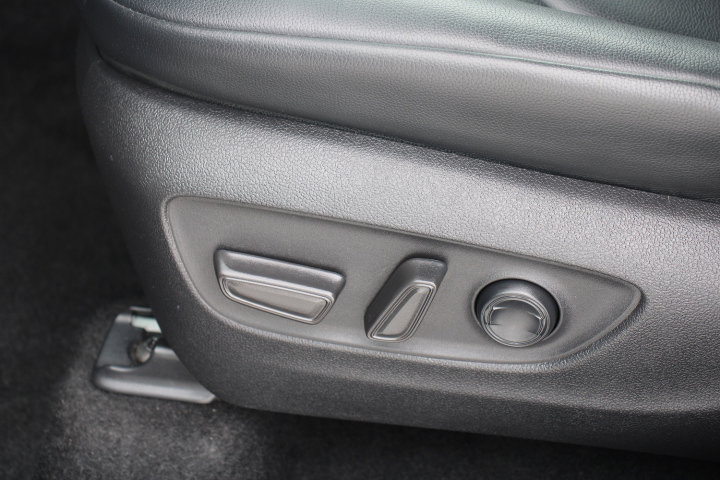 Certified 2024 Toyota Highlander XLE image 13