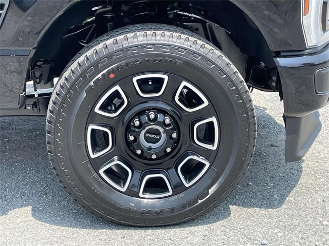 New 2025 Ford F350 Platinum w/ FX4 Off-Road Package image 9