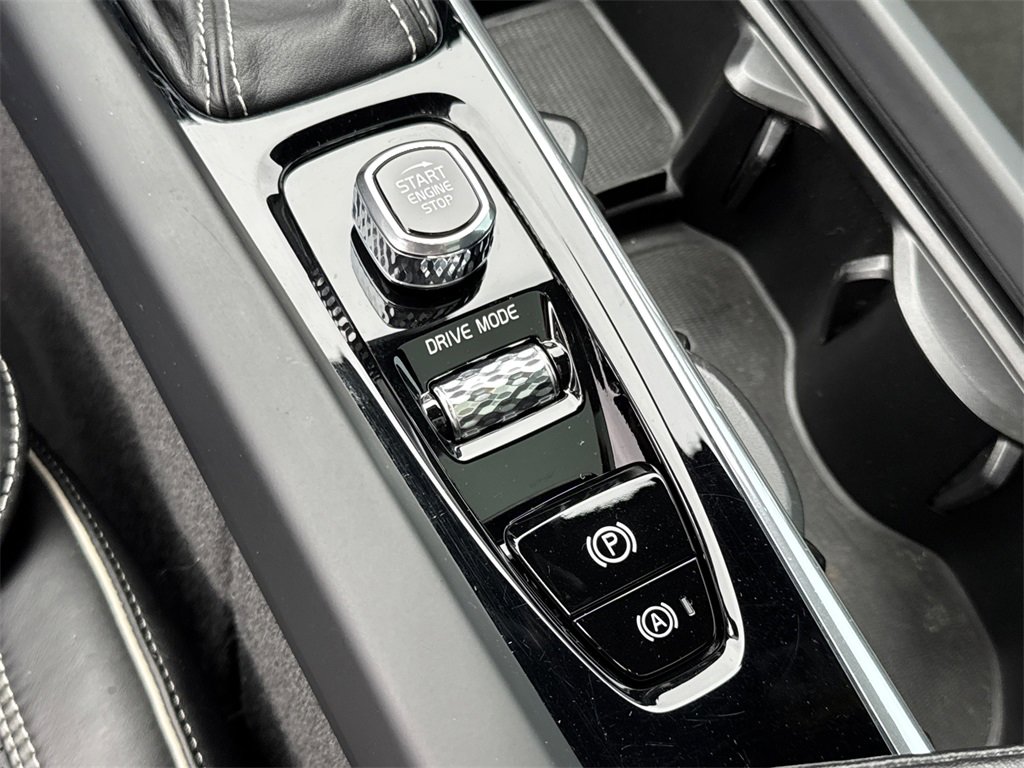 Used 2018 Volvo XC60 T6 R-Design w/ Convenience Package image 33