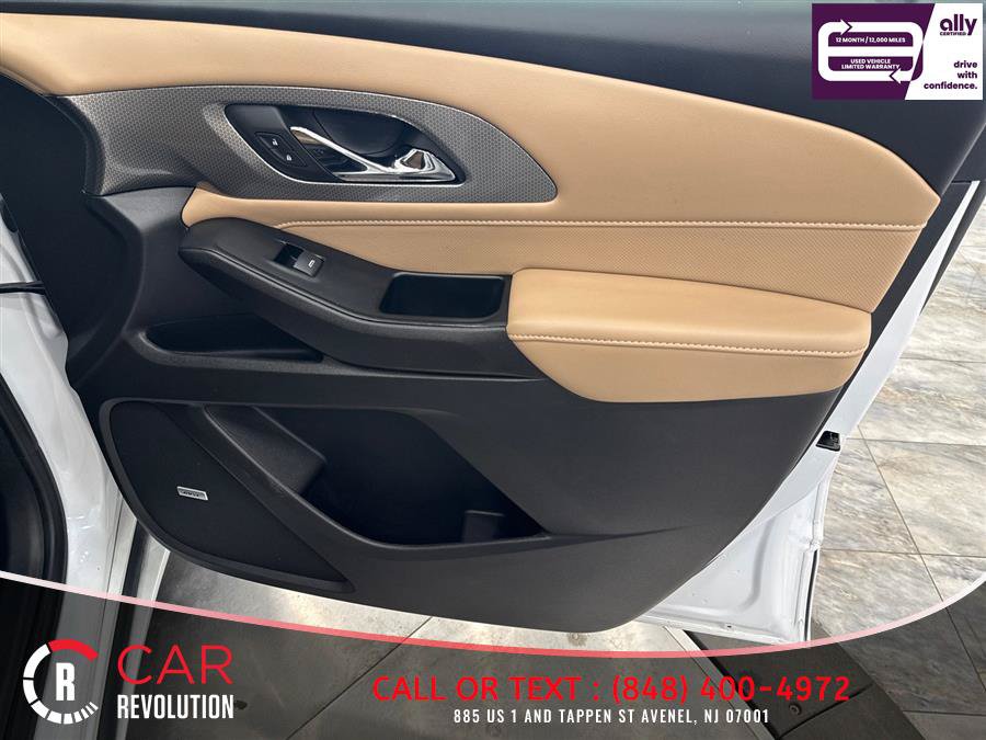 Used 2023 Chevrolet Traverse Premier FWD image 52