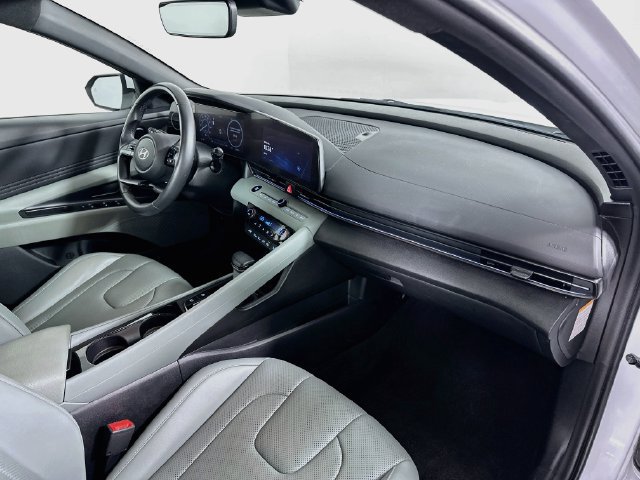 Used 2025 Hyundai Elantra Limited FWD image 32
