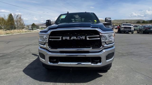 Used 2024 RAM 2500 Tradesman w/ Chrome Appearance Group AWD/4WD image 3