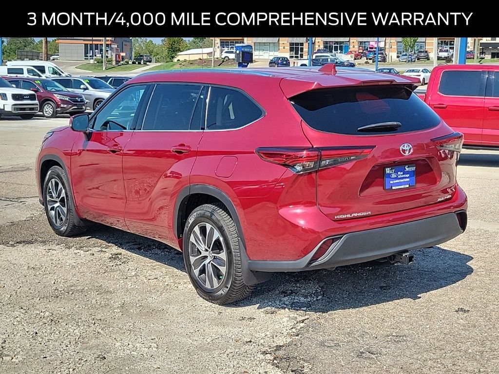 Used 2021 Toyota Highlander XLE AWD/4WD image 3