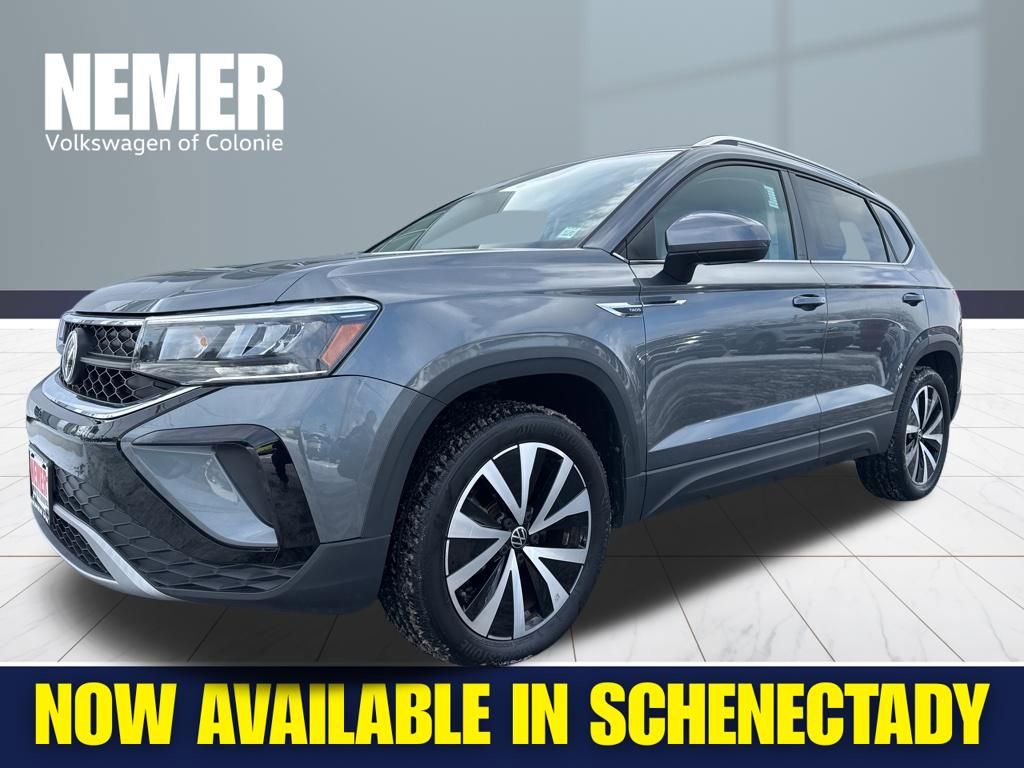 Certified 2022 Volkswagen Taos SE image 1