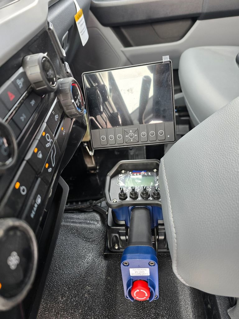 New 2026 Ford F550 4x4 Crew Cab image 21