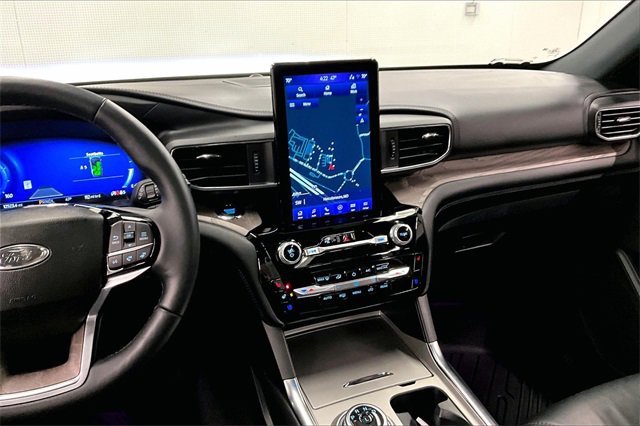 Used 2024 Ford Explorer Platinum w/ Technology Package image 6
